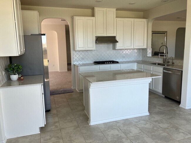 Building Photo - 5 Bedroom Single Family Home in Round Rock