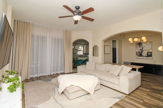 Building Photo - MARIPOSA ** SEASONAL (60 DAY MINIMUM STAY)...