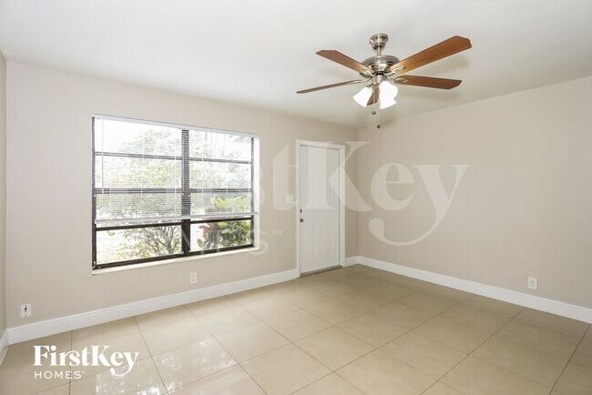 Foto del edificio - 1061 SW 31st St