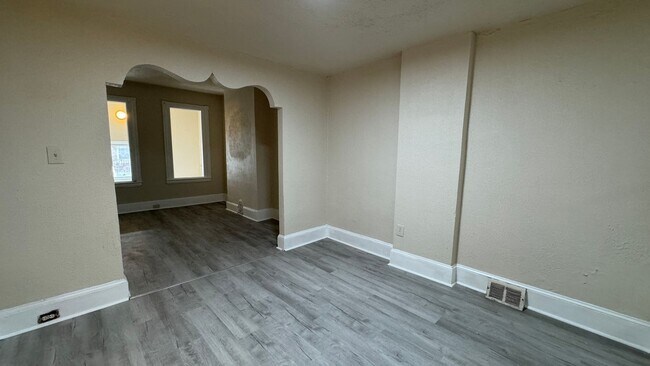 Foto del edificio - Beautiful Newly Remodeled 3 bedroom Coming...