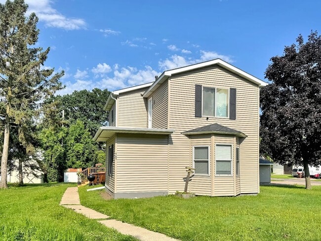 Building Photo - 465 3rd Ave