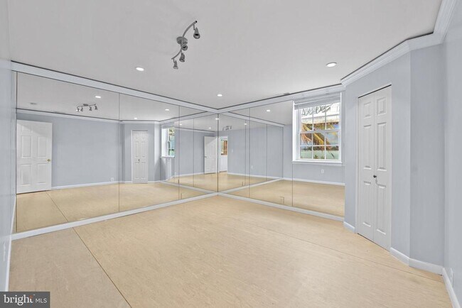 Foto del edificio - 5937 Avon Dr