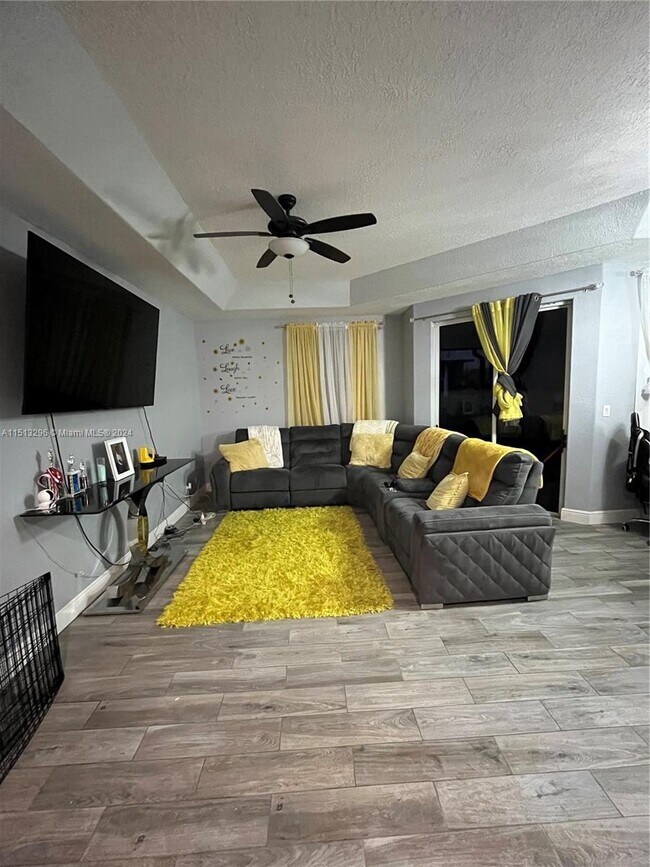 Building Photo - 9816 Royal Palm Blvd