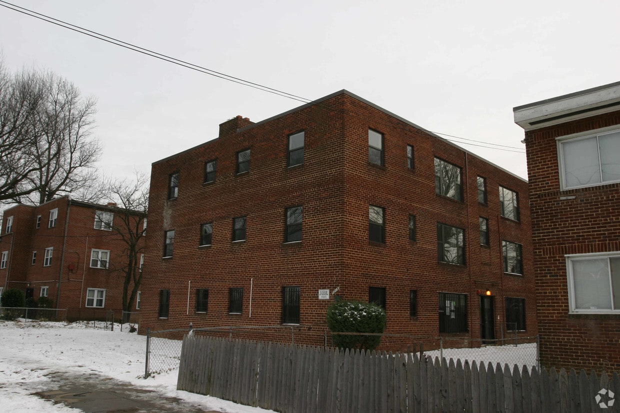 Building Photo - 1215 Alabama Ave SE