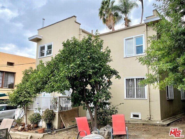 Building Photo - 1812 N La Brea Ave