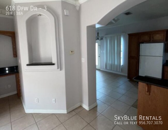 Building Photo - 618 S Dfw Dr