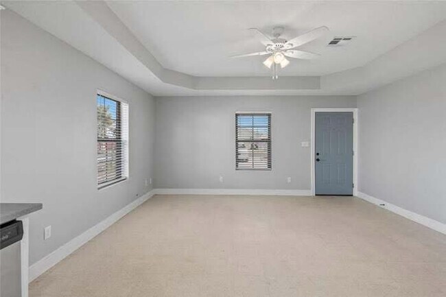 Foto del edificio - 3332 Carver Rd