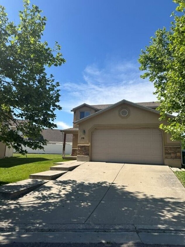 Foto principal - June Move-In Special: Two Weeks Rent Free!...