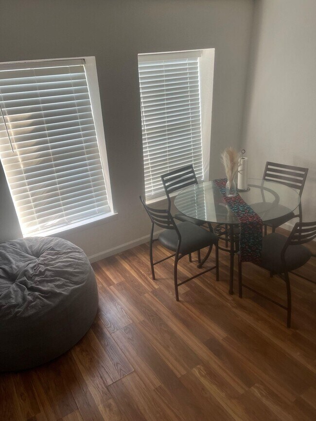 Foto del edificio - 2020 Continental Ave