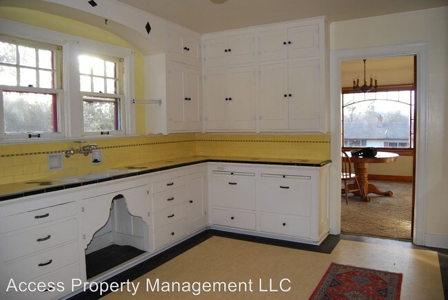 Building Photo - 4 br, 2 bath House - 450 N Yamhill St