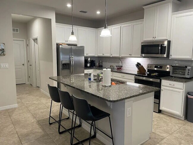 Building Photo - 3 bedroom, 2 bath villa in Land O' Lakes!
