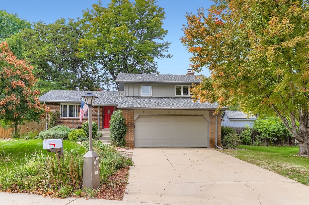 Photo - 577 Hilltop St (Longmont, CO)