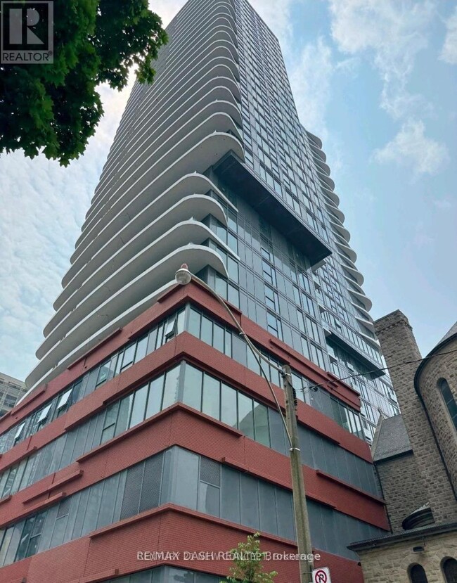 Building Photo - 280 Dundas St W