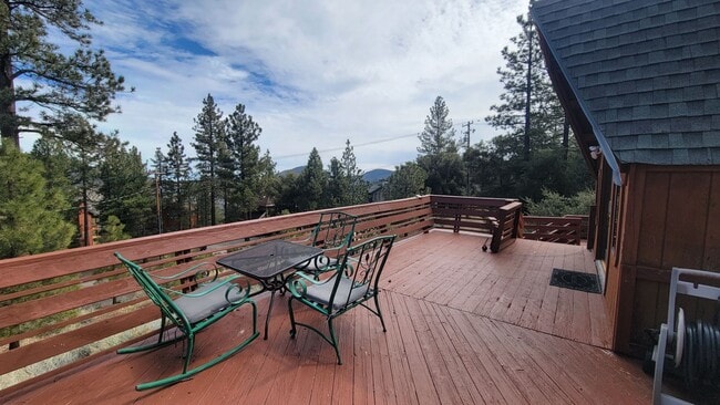 Building Photo - One-of-a-kind mountain home! 3 bedroom, 2 ...