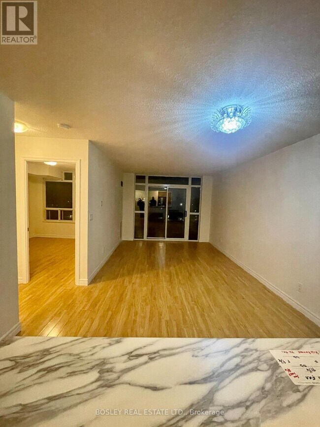 Photo du bâtiment - 3650 Kingston Rd