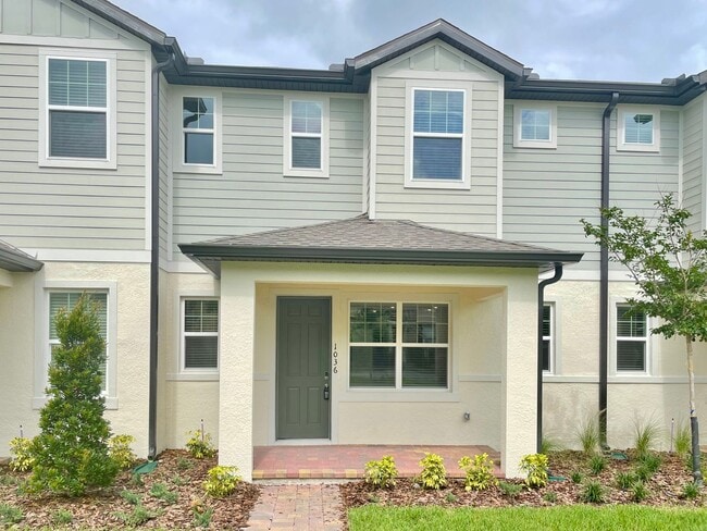 Building Photo - MOVE IN SPECIAL! Spacious 3 Bedroom, 2.5 B...
