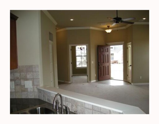 Building Photo - 3 Bedroom, 2 Bathroom - **ASK ABOUT OUR CA...