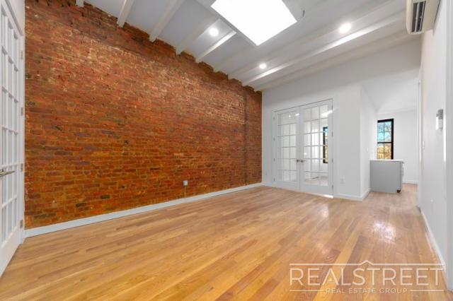 Foto principal - 4 bedroom in BROOKLYN NY 11221