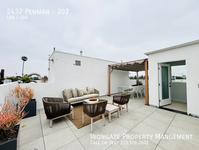 Building Photo - 2432 Penmar-202
