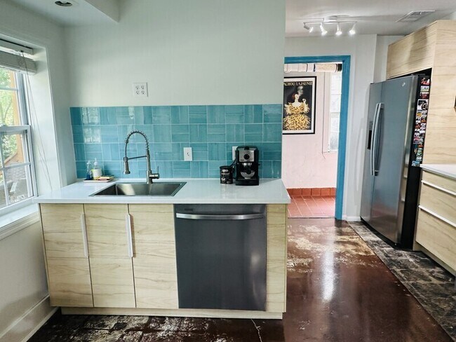 Foto del edificio - 708 Dallas Rd