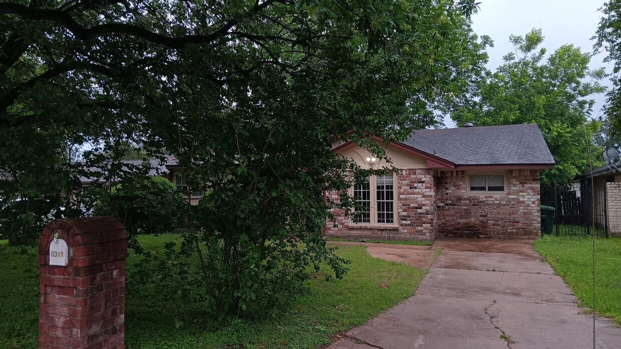 Foto principal - 6311 Hidden Arbor Ln