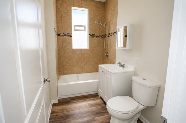 Building Photo - 1016 N Ridgeway Ave