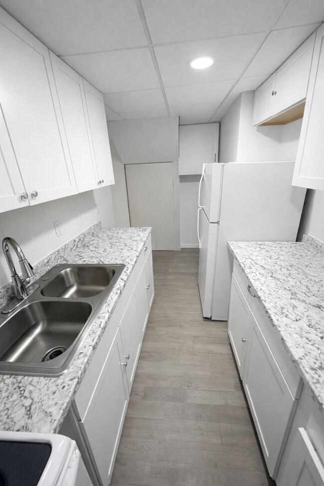 Foto del edificio - 100 Lake Ave