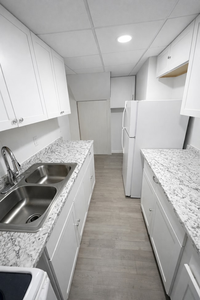 Building Photo - 100 Lake Ave