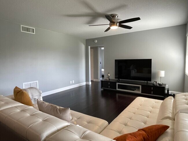 Foto del edificio - 516 Shady Pine Way