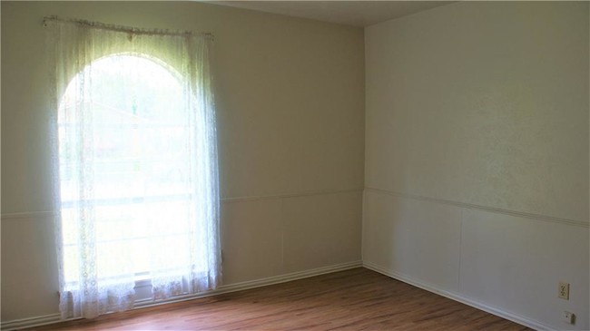 Building Photo - 3018 Silverdale Ln