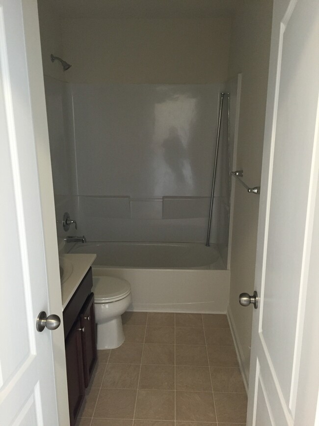 Ground level bathroom - 20902 Brunswick Ln