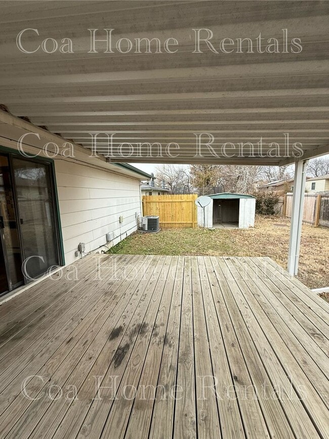 Building Photo - South East side Duplex