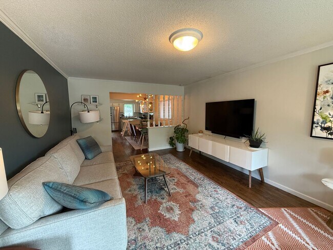 Foto del edificio - Beautifully Updated 4 Bed 2 Bath St.Paul S...