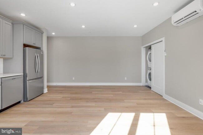 Building Photo - 6712 Ridge Ave