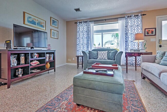 Foto del edificio - 157 Longwood Dr