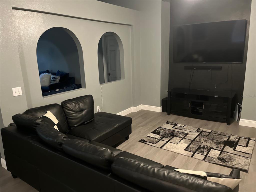 Foto principal - 868 Vanderbilt Dr