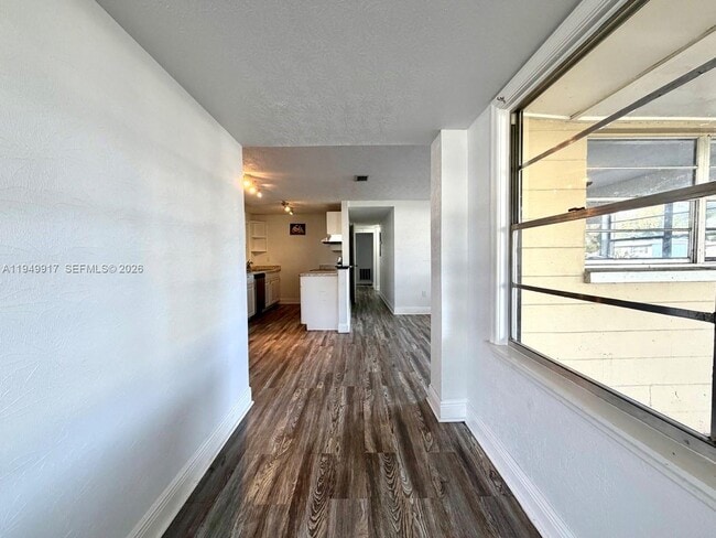 Building Photo - 565 Forrest Dr