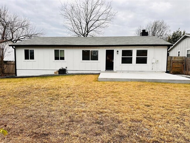 Building Photo - 1609 Charolais Dr