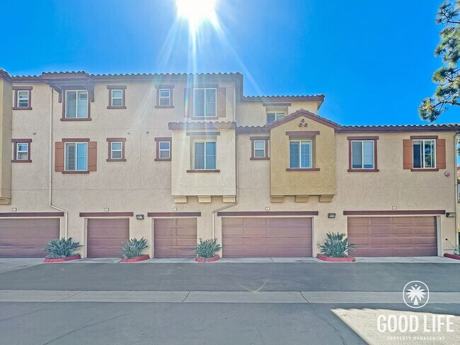 Foto del edificio - 3-Level 3BR Otay Ranch Home | 1,602 Sq Ft with Garage, Balcony & Gated Community