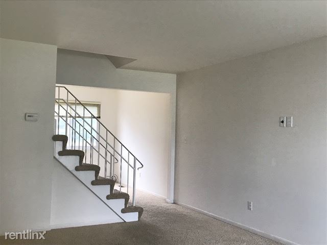Building Photo - 2 br, 1.5 bath Townhome - 430 Lockmoor Ct