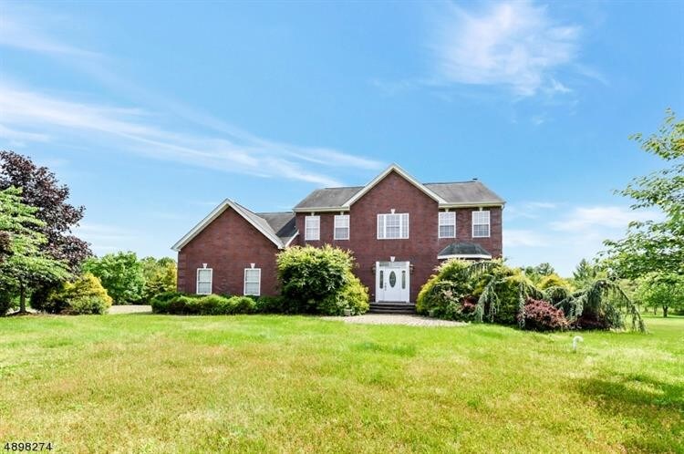Primary Photo - 6 ARROWHEAD Ln