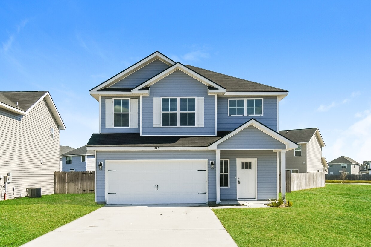 Foto principal - 834 Marne Blvd
