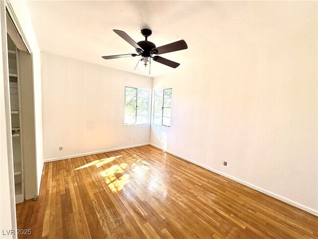 Foto del edificio - 1425 Bracken Ave