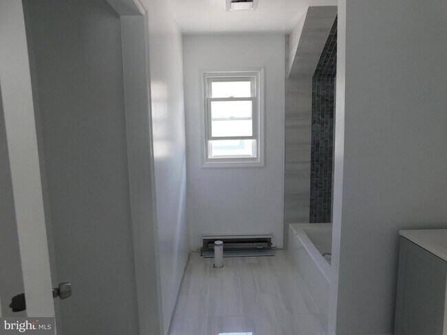Building Photo - 39 Stecher St