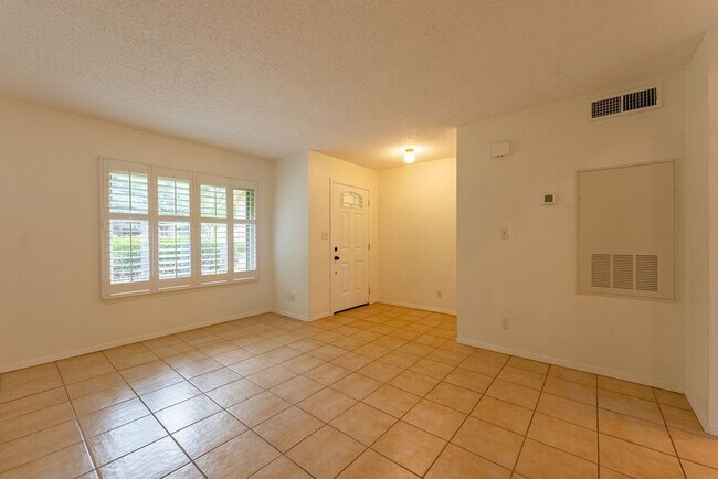 Foto del edificio - 9604 Blue Creek Ln
