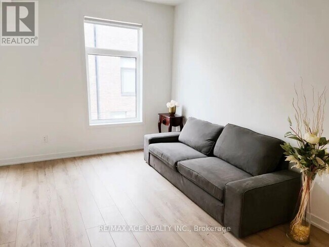 Photo du bâtiment - 1720 Simcoe St N