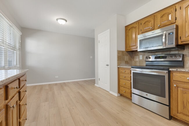 Building Photo - 635 Love St