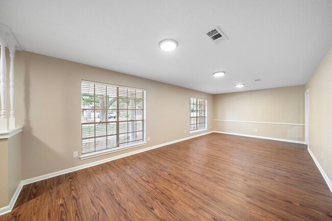 Building Photo - 1104 Hillcrest Dr