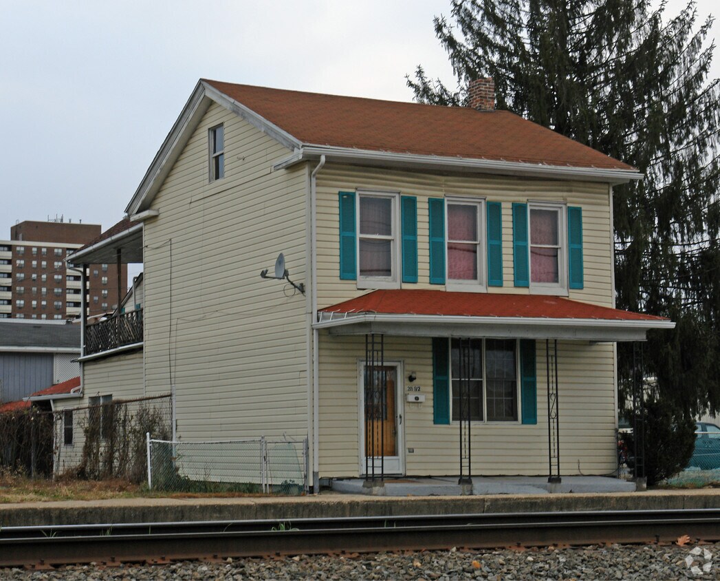 209 209 1/2 S 3rd St Apartments in Sunbury, PA