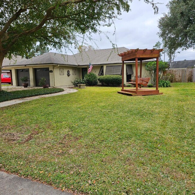 Foto del edificio - 106 E Garden Dr